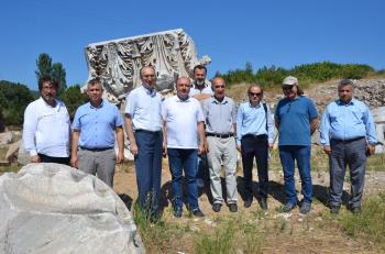 Üniversitemiz Heyeti Kyzikos Antik Kenti Kazı Çalışmaları Hakkında Bilgi Aldı