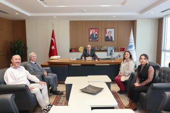 Ressam ve Resim Öğretmeninden Rektörümüze Nezaket Ziyareti