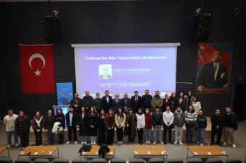 Üniversitemizde “Türkiye’de Aile Yapısındaki Değişmeler” Konulu Konferans Düzenlendi